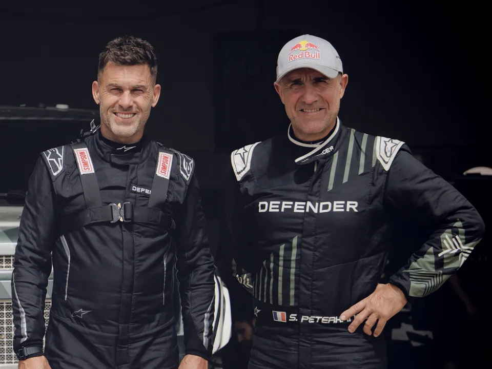 116bc878-ae14-4bfe-85a0-c10cccbacc0c-MIKA_METGE_AND_STEPHANE_PETERHANSEL_DEFENDER_RALLY.jpg